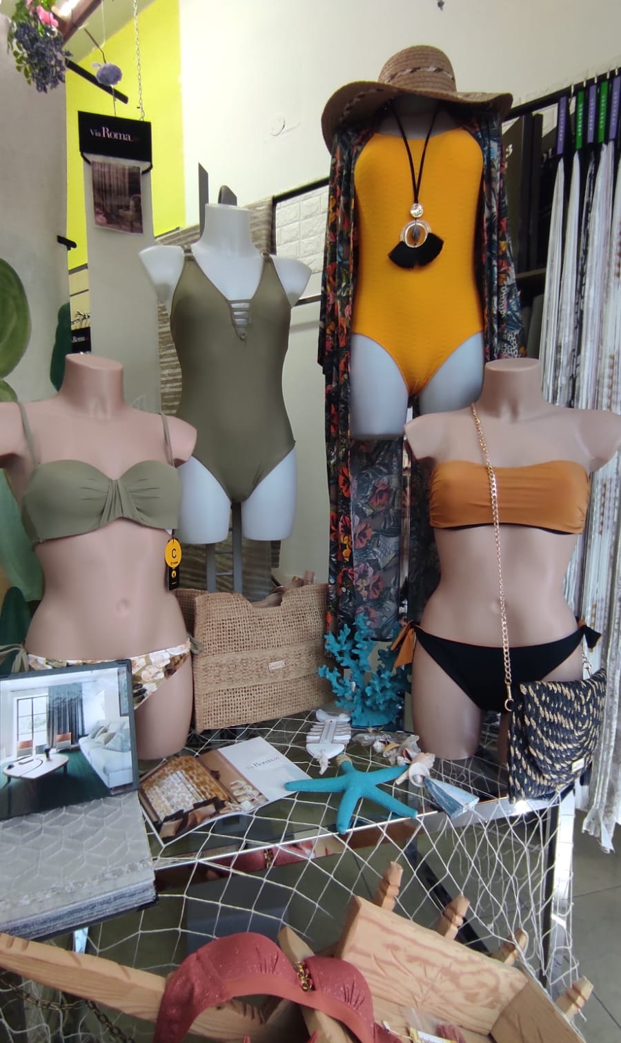 Un angolo del negozio Prestige Outlet a Campobello di Licata: costumi, beachwear e accessori mare